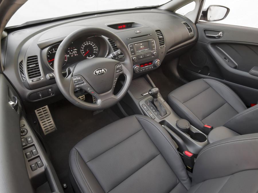  Kia Cerato Hatchback 2013 года  (фото 12 из 14)